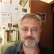 Cómo escribir correctamente. Cómo escribir un relato. Saber expresarse por escrito es importante, tanto para la vida cotidiana como para si deseas hacer tus primeros pinitos como escritor.